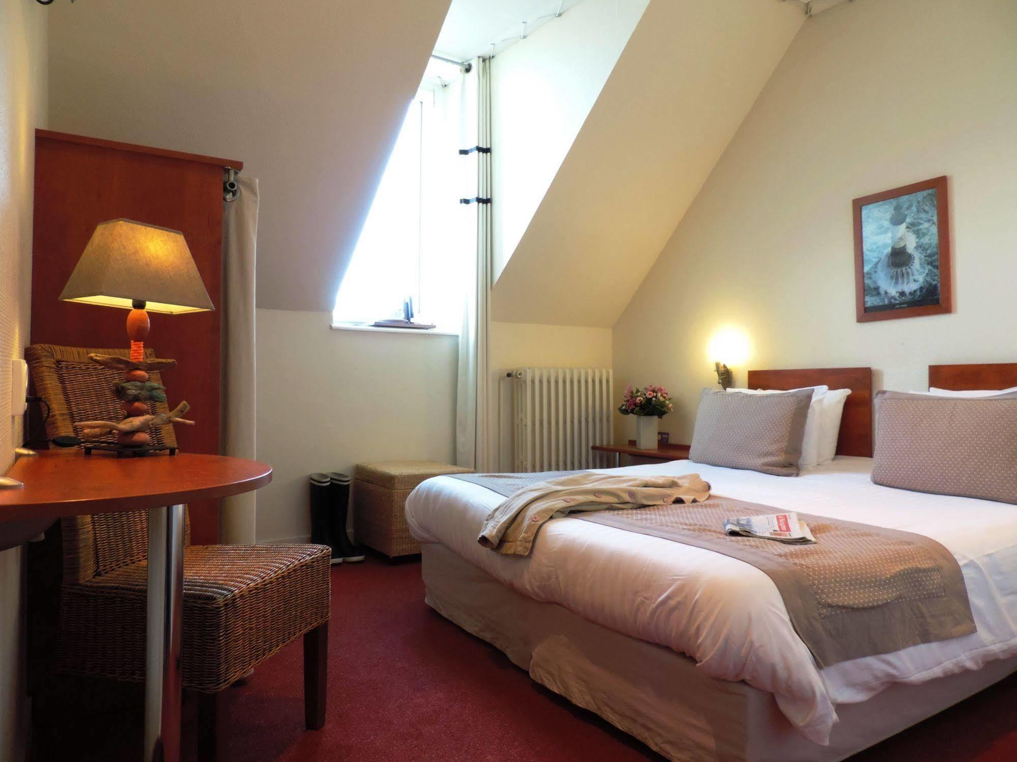 Hotel Aux Tamaris - Vue Mer 로스코프 외부 사진
