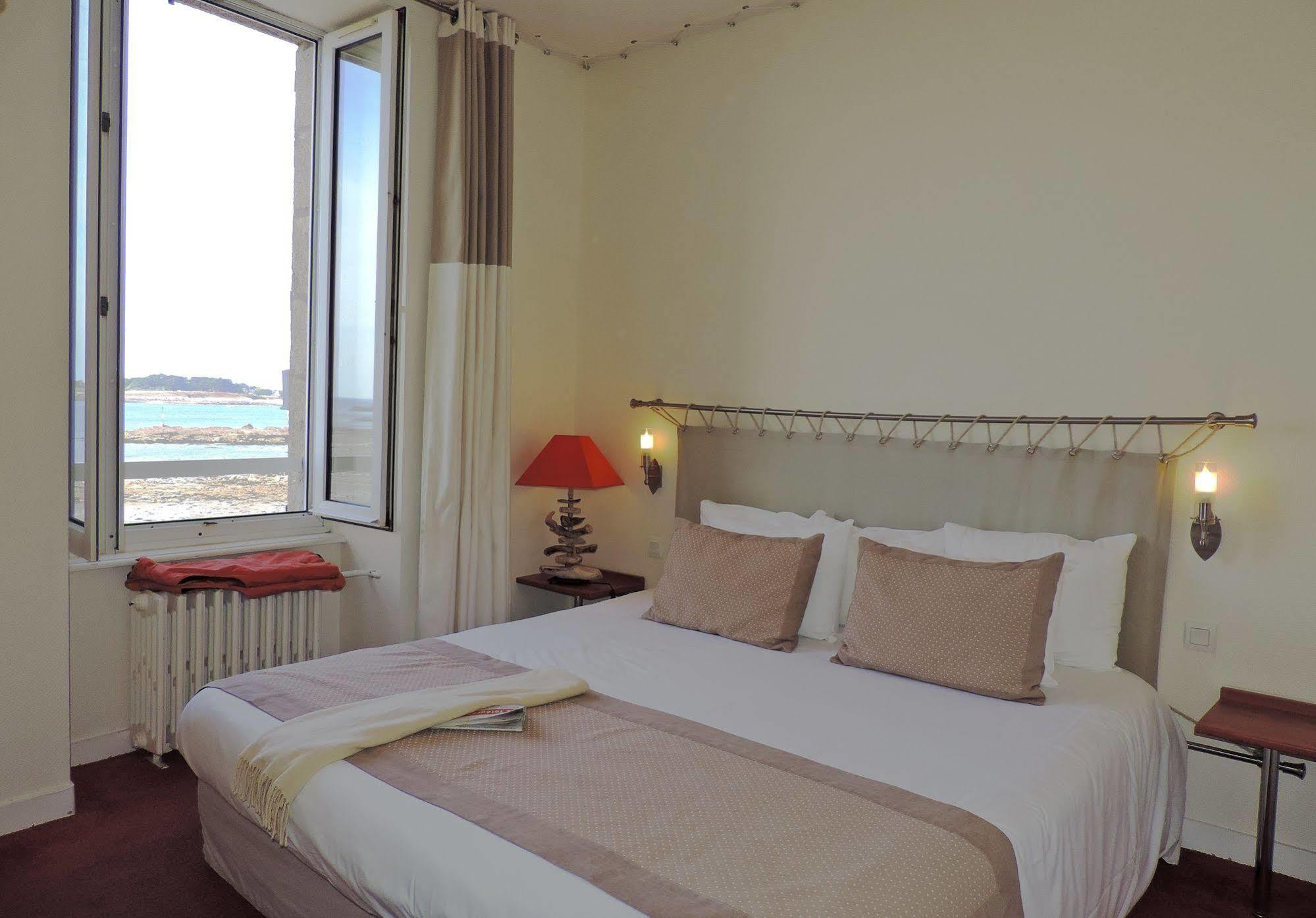 Hotel Aux Tamaris - Vue Mer 로스코프 외부 사진