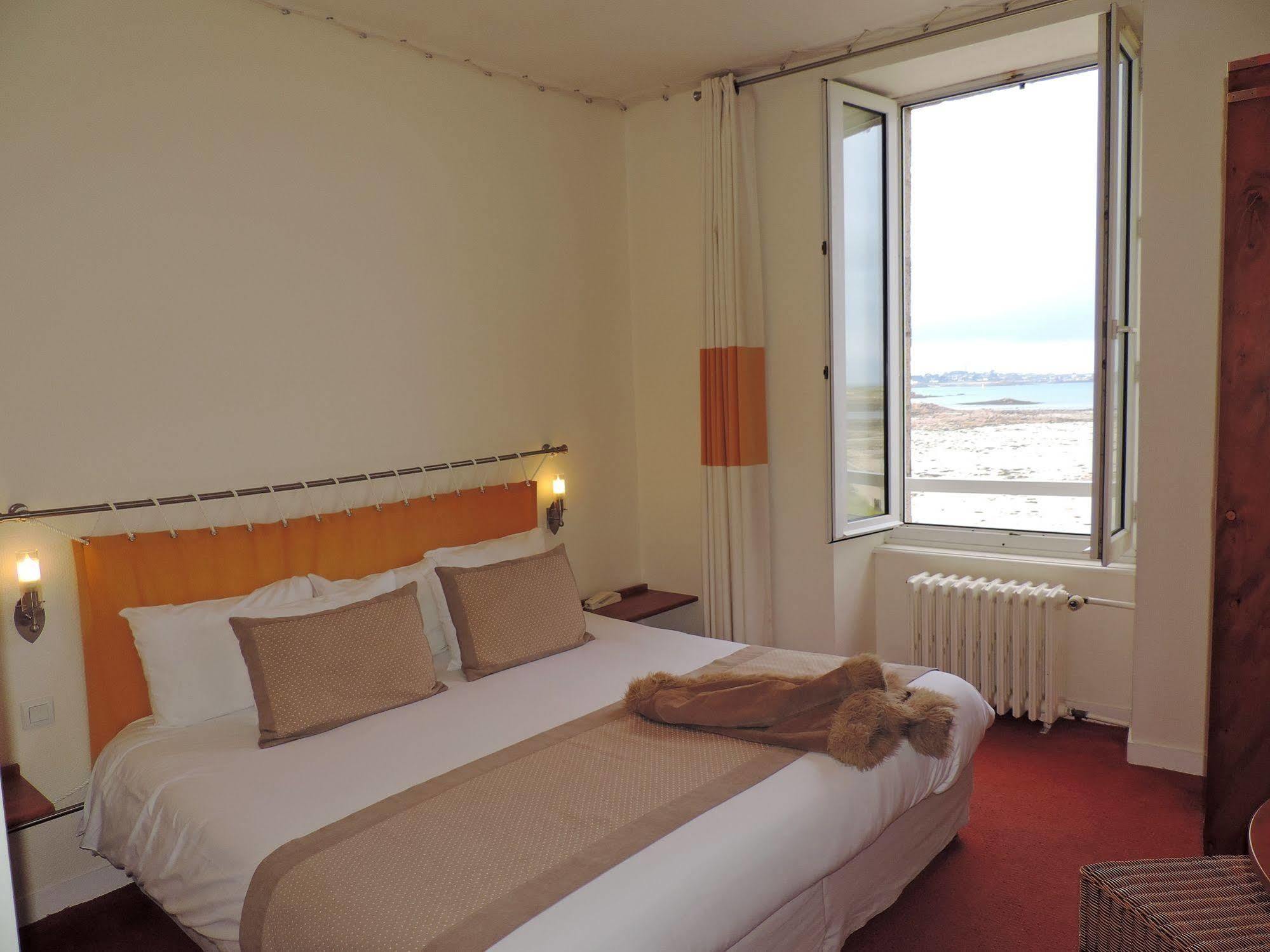 Hotel Aux Tamaris - Vue Mer 로스코프 외부 사진