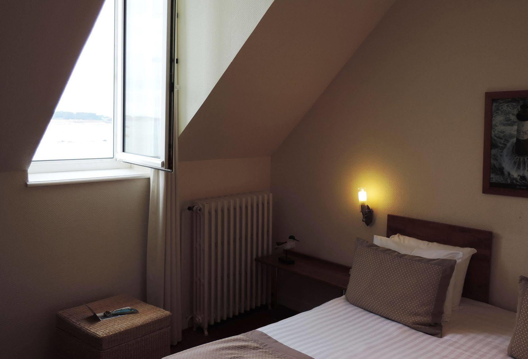 Hotel Aux Tamaris - Vue Mer 로스코프 외부 사진