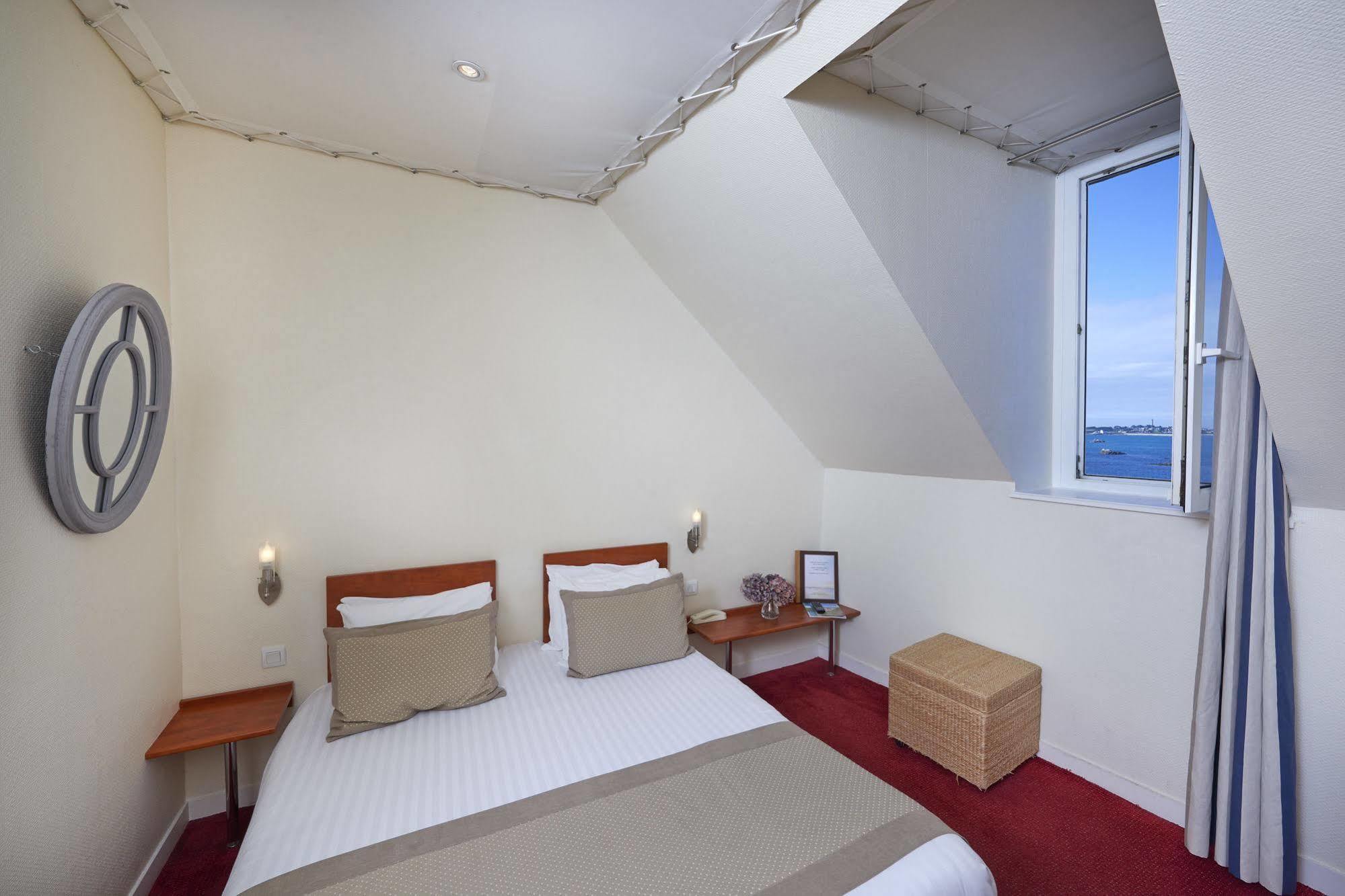 Hotel Aux Tamaris - Vue Mer 로스코프 외부 사진