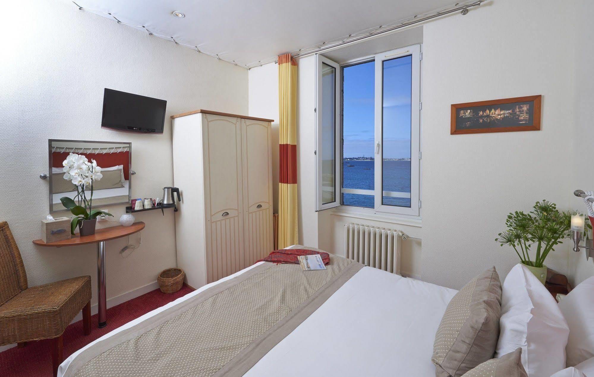 Hotel Aux Tamaris - Vue Mer 로스코프 외부 사진