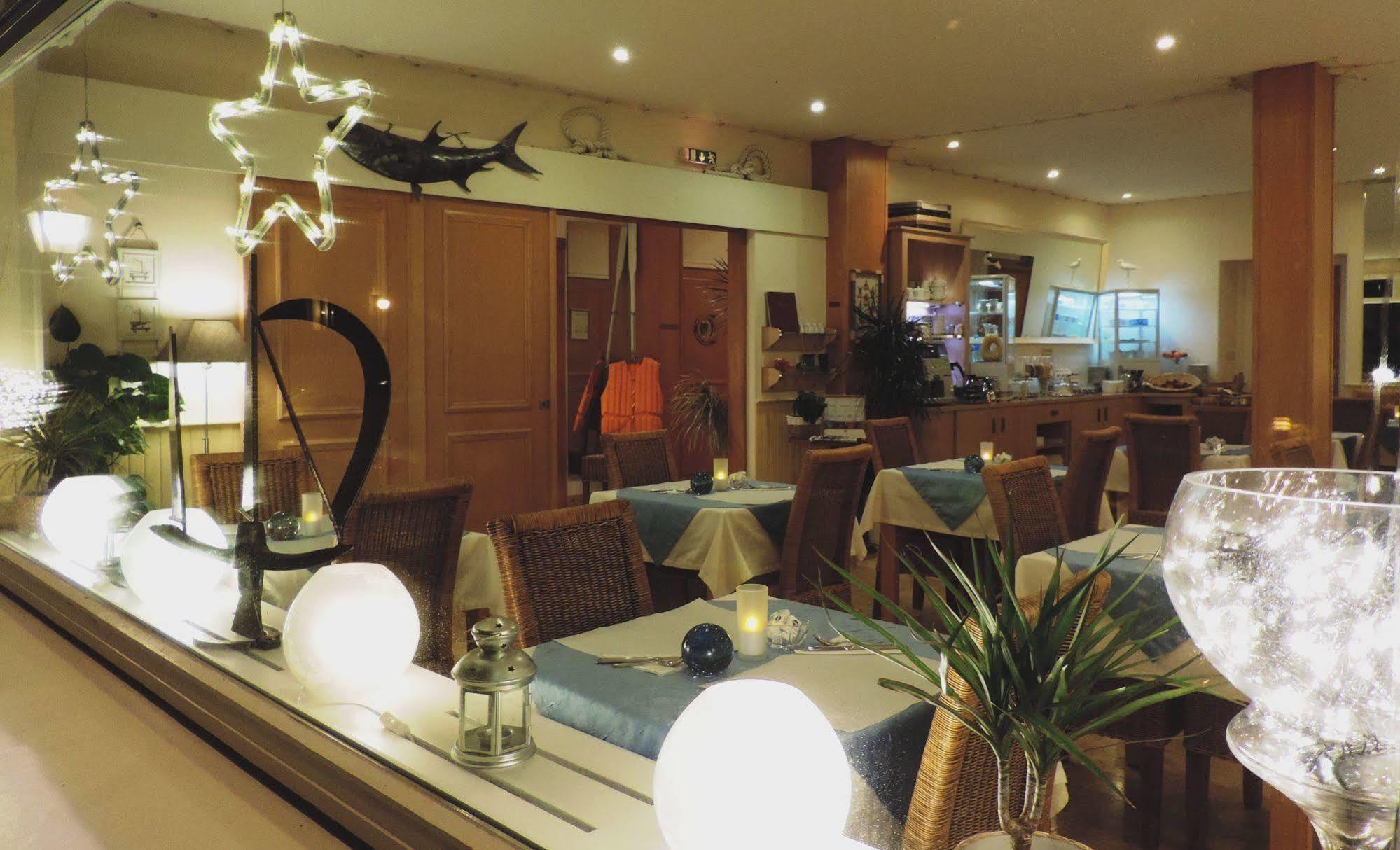 Hotel Aux Tamaris - Vue Mer 로스코프 외부 사진